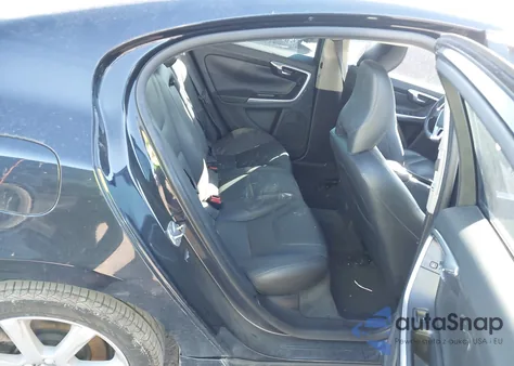 2016 Volvo S60 T5 Drive-E Premier z USA, uszkodzony, nr VIN YV126MFK6G2400211